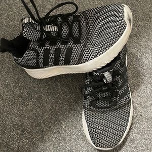 Womens Adidas sneaker size 6, barely worn